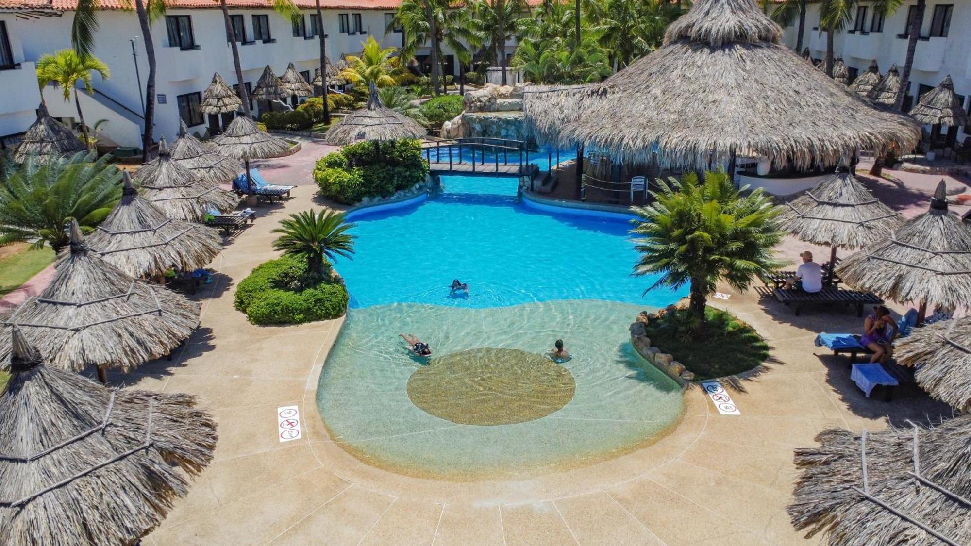 Отель Sunsol Isla Caribe Эль-Кардон Экстерьер фото