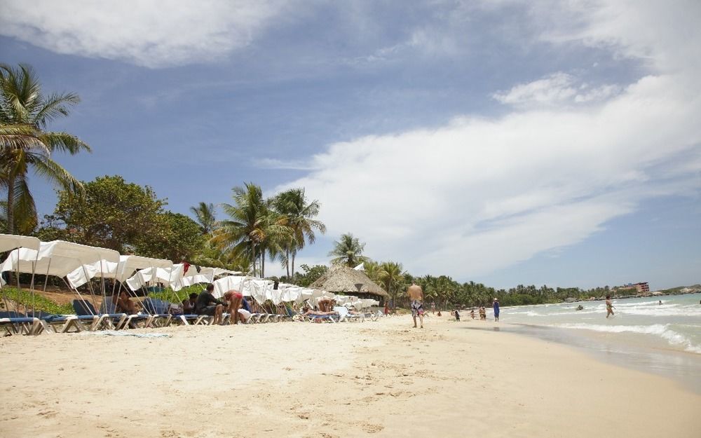 Отель Sunsol Isla Caribe Эль-Кардон Экстерьер фото